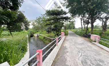 Jual Tanah Pinggir Sungai Utara Masjid Suciati Akses Mudah View Gunung