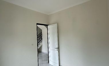 Exclusive rumah 2 lantai di timur jakarta