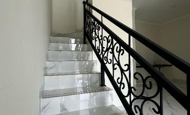 Exclusive rumah 2 lantai di timur jakarta