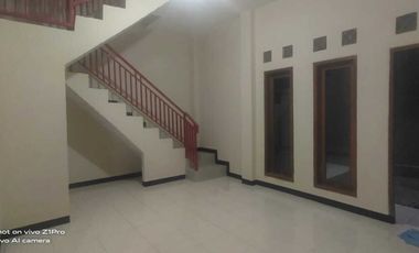 Disewakan Rumah Cantik 2 Lantai Belakang Kampus Kedokteran UNSOED