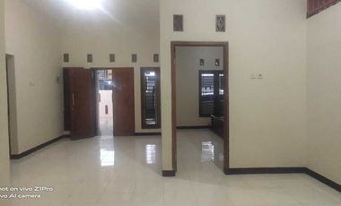 Disewakan Rumah Cantik 2 Lantai Belakang Kampus Kedokteran UNSOED