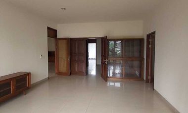 5 Bedroom Simprug Garden - cozy