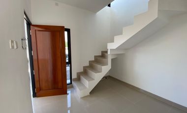 Rumah 2 Lantai Nyaman, Akses Mudah ke Fasilitas Kota