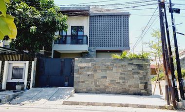 Rumah Hook Modern Tropis Kekinian Kolam Dgn Renang Di Sumber Solo Kota