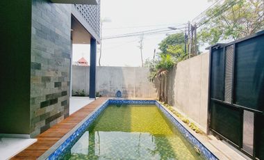 Rumah Hook Modern Tropis Kekinian Kolam Dgn Renang Di Sumber Solo Kota