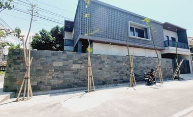 Rumah Hook Modern Tropis Kekinian Kolam Dgn Renang Di Sumber Solo Kota