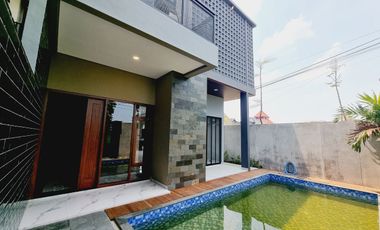 Rumah Hook Modern Tropis Kekinian Kolam Dgn Renang Di Sumber Solo Kota