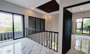 Rumah Hook Modern Tropis Kekinian Kolam Dgn Renang Di Sumber Solo Kota