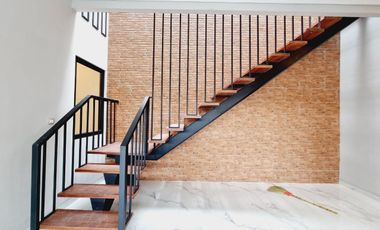 Rumah Hook Modern Tropis Kekinian Kolam Dgn Renang Di Sumber Solo Kota