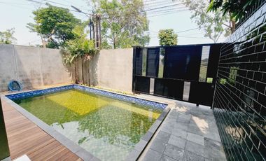 Rumah Hook Modern Tropis Kekinian Kolam Dgn Renang Di Sumber Solo Kota