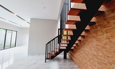 Rumah Hook Modern Tropis Kekinian Kolam Dgn Renang Di Sumber Solo Kota