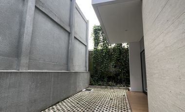 Rumah Baru, siap huni. Dekat Cibubur. 10 menit  TSM Cibubur