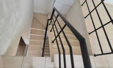 Disewakan ruko kalideres posisi hook 3lantai