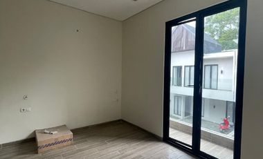 Dijual Rumah Bagus Siap Huni di Cluster Elements Residence