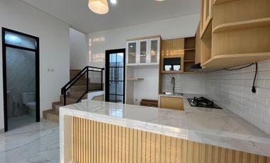 Disewakan Rumah 2 Lantai Di Meruyung