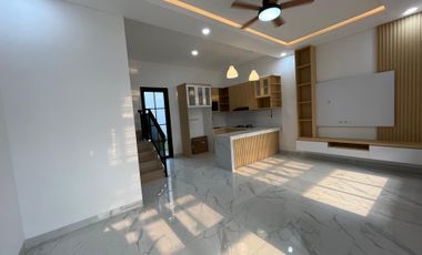 Disewakan Rumah 2 Lantai Di Meruyung