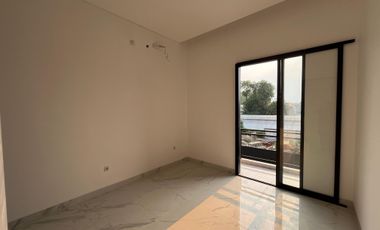 Disewakan Rumah 2 Lantai Di Meruyung