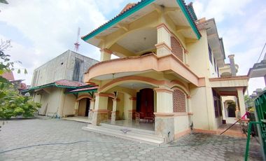 Rumah Luas Bagus Kokoh 2 Lantai Dekat Luwes Mall dan Stasiun Palur