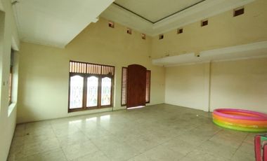 Rumah Luas Bagus Kokoh 2 Lantai Dekat Luwes Mall dan Stasiun Palur