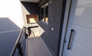 Departamento Tipo Casa en alquiler en Lanus Este