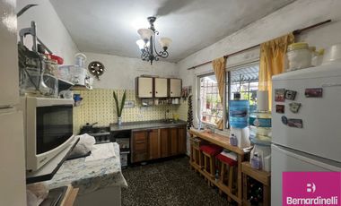 Casa en venta c/ cochera en San Miguel