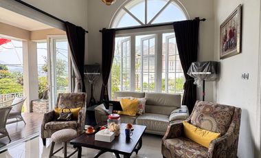 DIJUAL  CEPAT RUMAH VILLA 1 LANTAI SEMI FURNIS DI CIMAHI KOTA CIMAHI