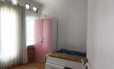 DISEWA RUMAH TAHUNAN 3 LANTAI ROOFTOP FURNISH BAGUS SENTUL CITY SSR874