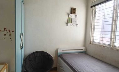 DISEWA RUMAH TAHUNAN 3 LANTAI ROOFTOP FURNISH BAGUS SENTUL CITY SSR874