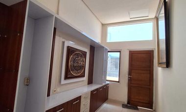 Dijual Rumah Mewah di Gajah Mungkur Semarang, Bebas Banjir, Furnished