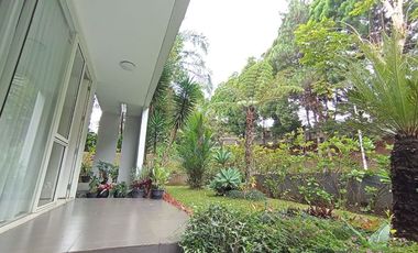 RUMAH MEWAH DI SAYAP DAGO dengan Pemandangan Kota Bandung