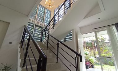 RUMAH MEWAH DI SAYAP DAGO dengan Pemandangan Kota Bandung