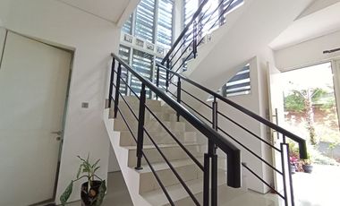 RUMAH MEWAH DI SAYAP DAGO dengan Pemandangan Kota Bandung