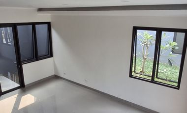 Rumah 2 lantai siap huni 3 kamar tidur selangkah dekat tol pamulang