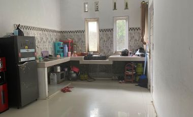 Dijual Murah Rumah 3 Lantai di Dekat Pasar Simpang Purwakarta Kota