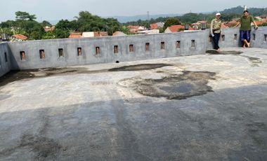 Dijual Murah Rumah 3 Lantai di Dekat Pasar Simpang Purwakarta Kota