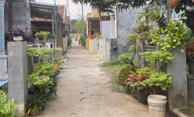 Dijual Murah Rumah 3 Lantai di Dekat Pasar Simpang Purwakarta Kota