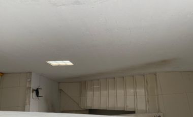 Dijual Murah Rumah 3 Lantai di Dekat Pasar Simpang Purwakarta Kota