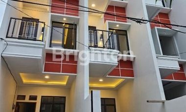RUMAH BARU 3 LANTAI TAMAN RATU
