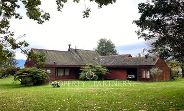 CASA BORDE LAGO RANCO