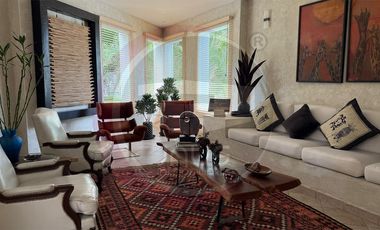 Exclusiva casa en venta en Lomas de Cocoyoc, colindante al campo de golf