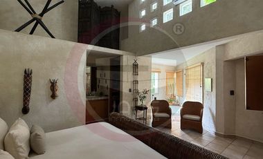 Exclusiva casa en venta en Lomas de Cocoyoc, colindante al campo de golf