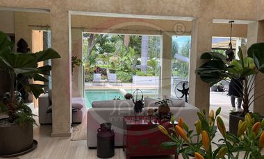 Exclusiva casa en venta en Lomas de Cocoyoc, colindante al campo de golf