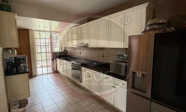 Exclusiva casa en venta en Lomas de Cocoyoc, colindante al campo de golf