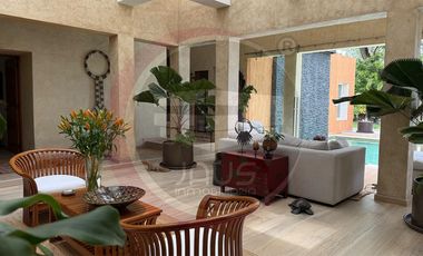 Exclusiva casa en venta en Lomas de Cocoyoc, colindante al campo de golf