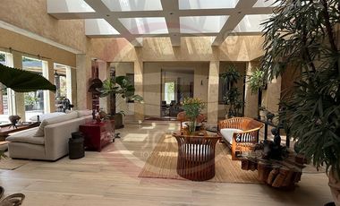 Exclusiva casa en venta en Lomas de Cocoyoc, colindante al campo de golf