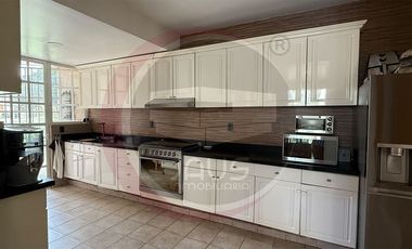 Exclusiva casa en venta en Lomas de Cocoyoc, colindante al campo de golf