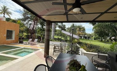 Exclusiva casa en venta en Lomas de Cocoyoc, colindante al campo de golf