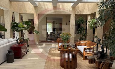 Exclusiva casa en venta en Lomas de Cocoyoc, colindante al campo de golf