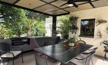 Exclusiva casa en venta en Lomas de Cocoyoc, colindante al campo de golf