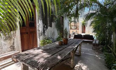 Casa de 5 habitaciones a cuadra y media del Corredor Gastronómico